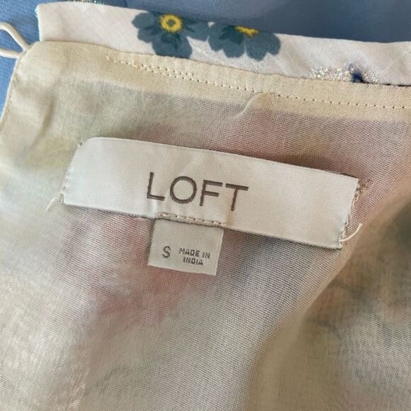 LOFT Floral Shimmer Blouse. Size Small - Picture 12 of 13